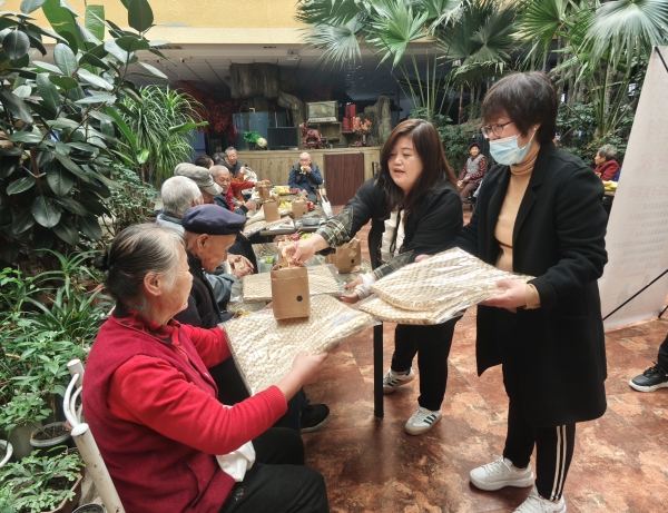 张红霞工作照 (6).jpg 张红霞工作照 (6).jpg