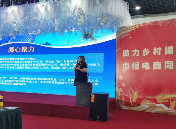 张红霞工作照 (5).jpg 张红霞工作照 (5).jpg